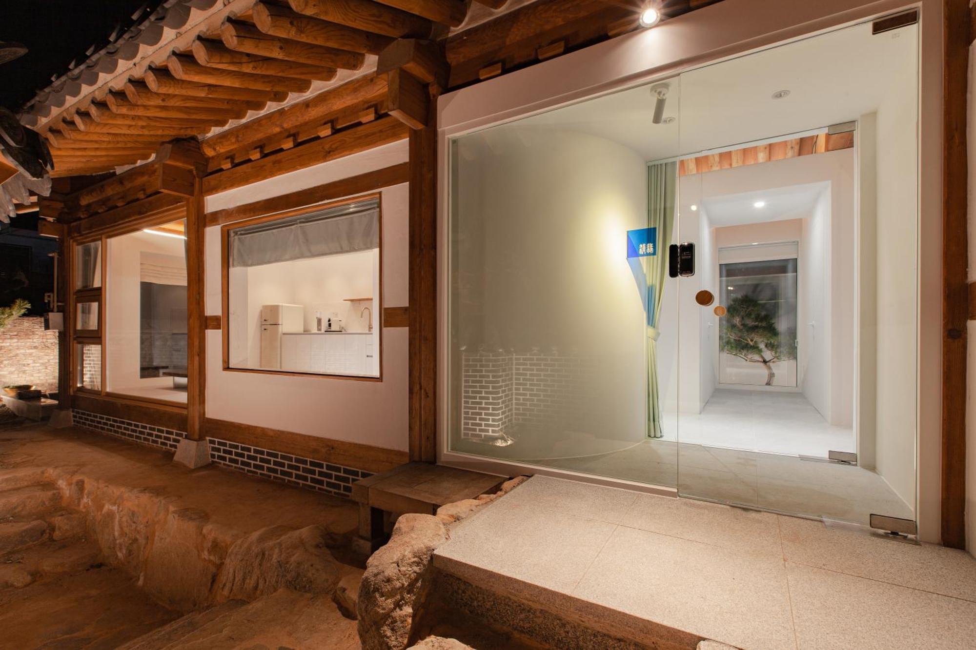 Cheong-Yeon, The Korean Traditional House Hanok In Jeonju Hanok Village Exterior photo
